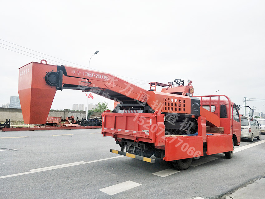 扒渣機(jī)發(fā)車.jpeg 扒渣機(jī)發(fā)車.jpeg