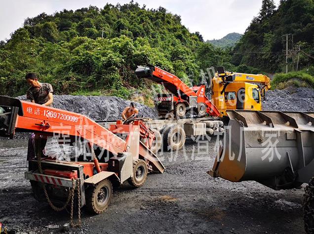 扒渣機(jī)作業(yè)5.jpg 扒渣機(jī)作業(yè)5.jpg