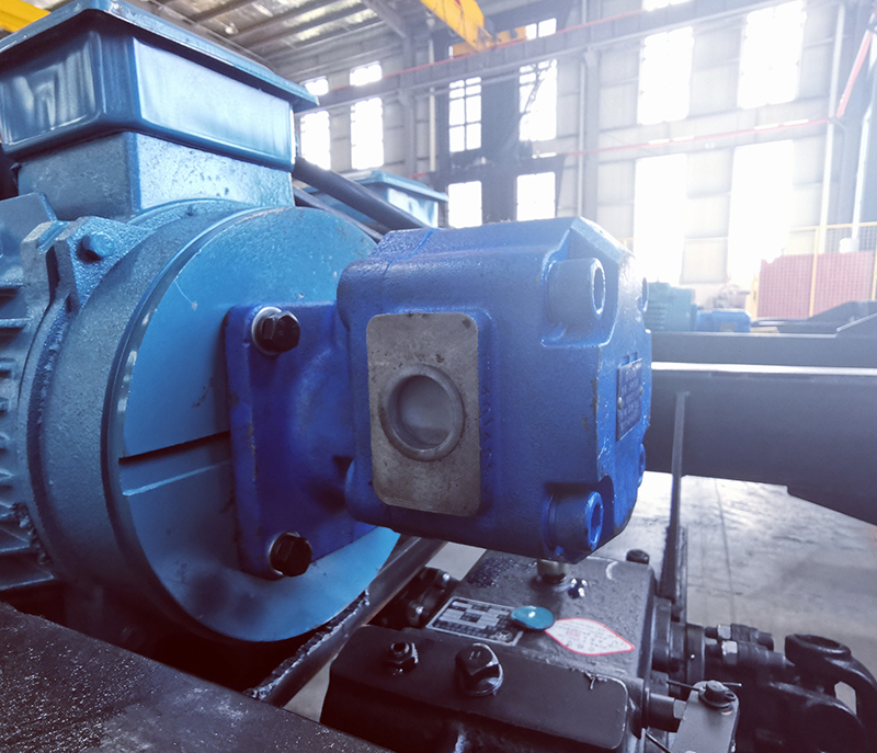 液壓油泵.jpg 液壓油泵.jpg